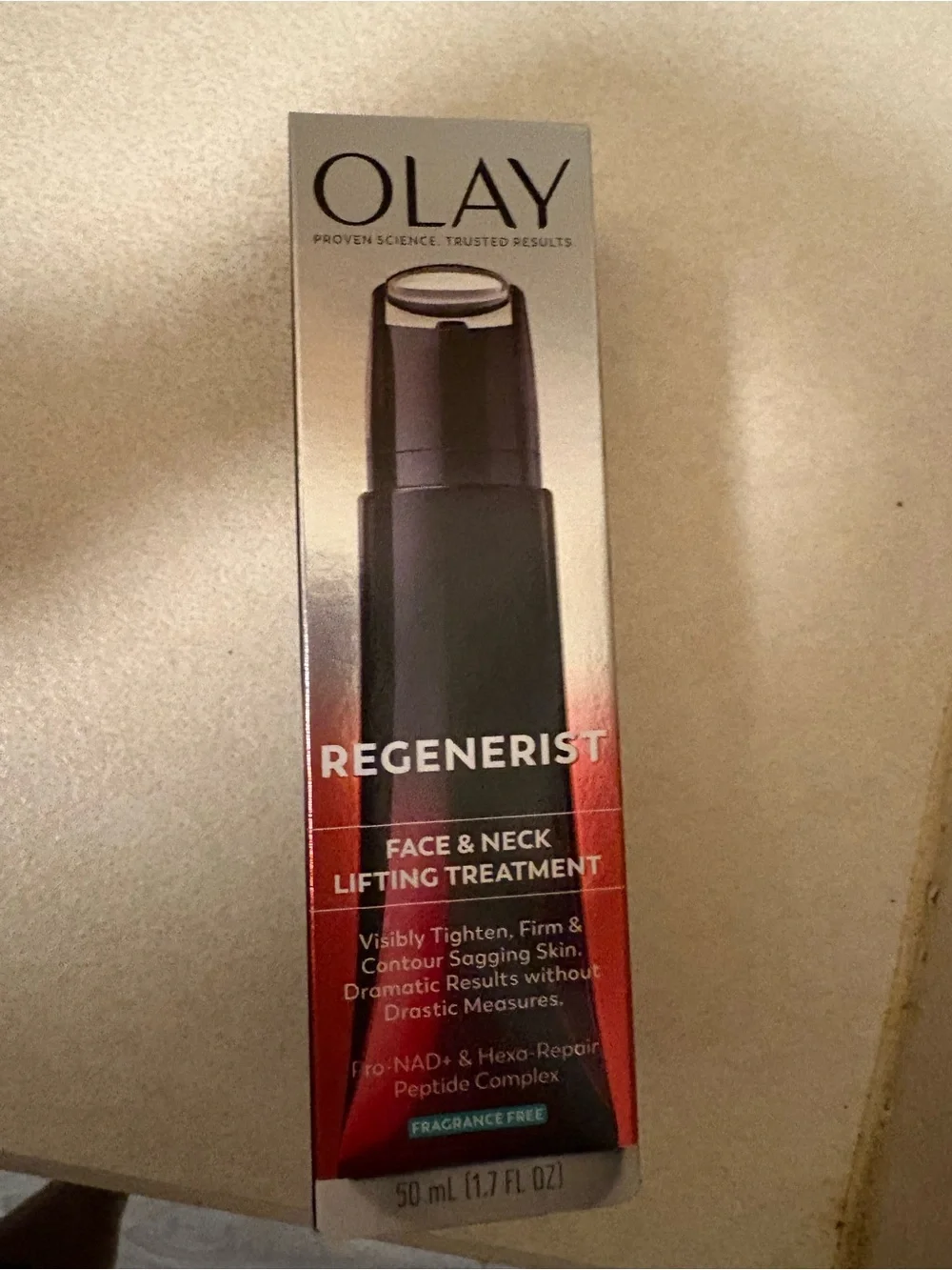 OLAY Regenerist Face & Neck Lifting Treatment – black and red
